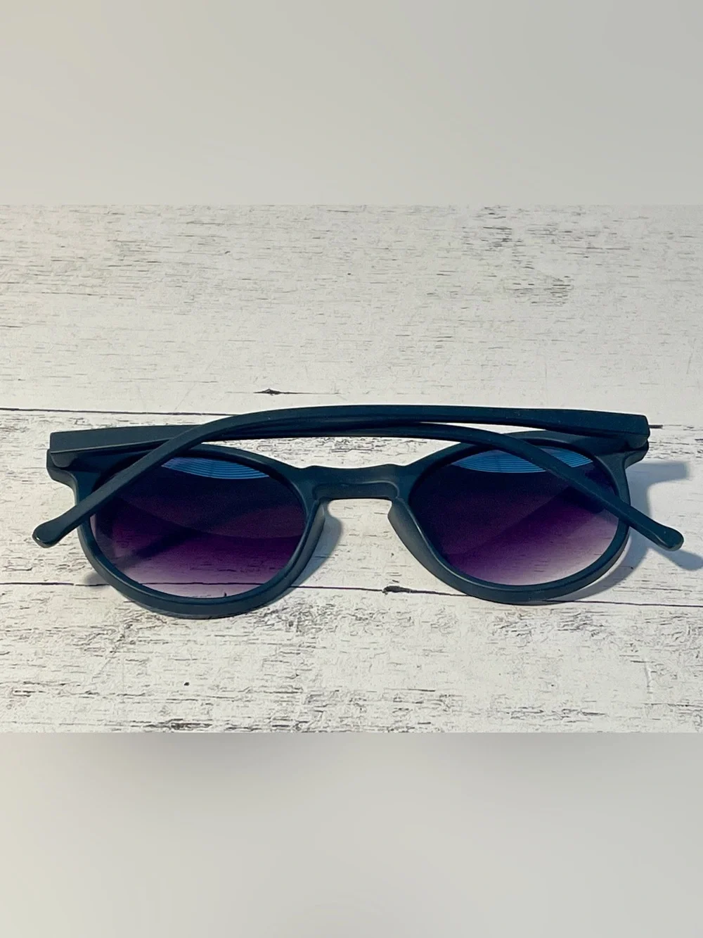 Lightweight Black Sunglasses with Gradient Lenses